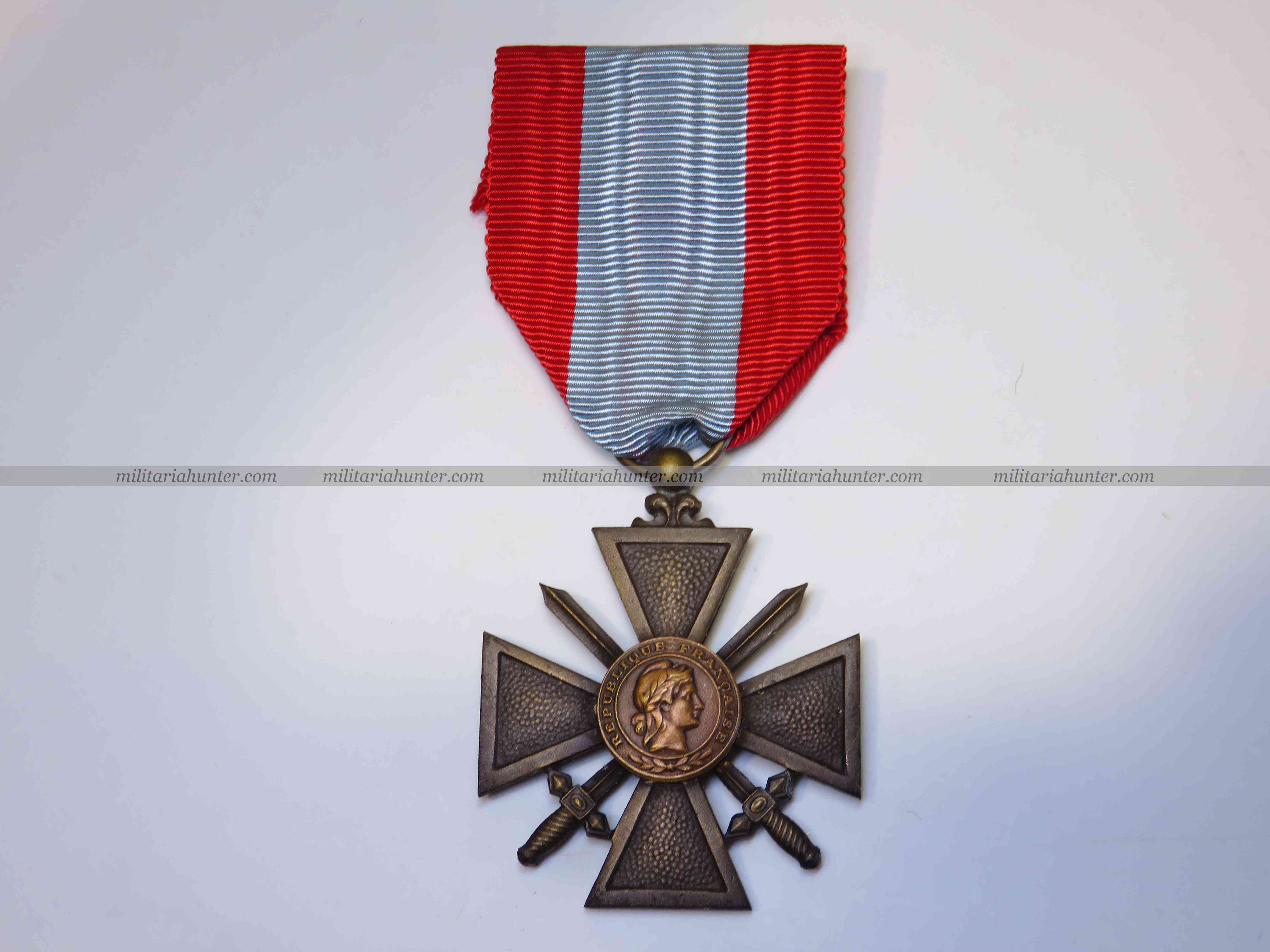 militaria : Croix de guerre T.O.E. théâtres d'opérations extérieurs