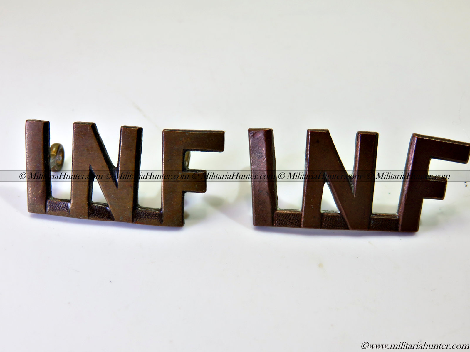 militaria : ww1 CEF INF shoulder badge pair